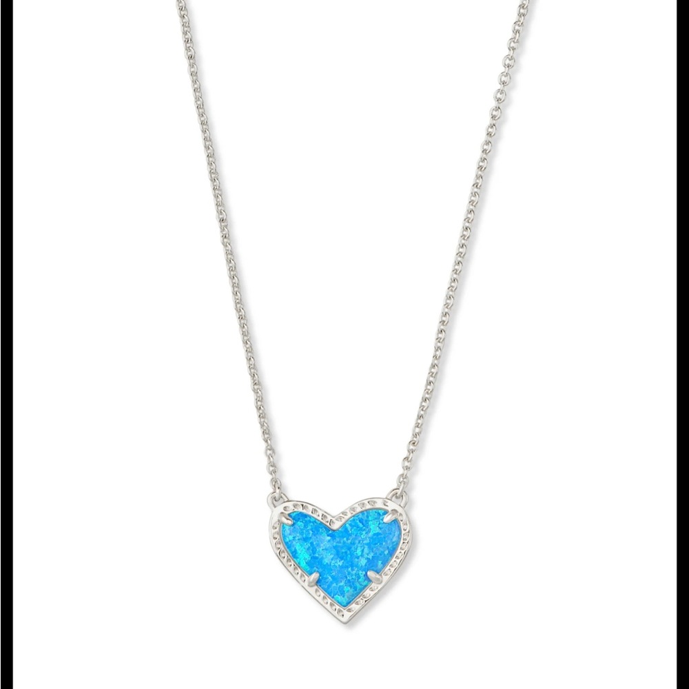 NEVER WORN Kendra Scott blue heart necklace